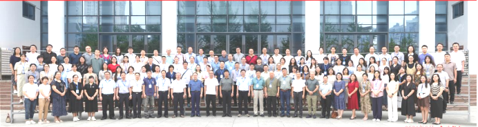 参加大会的专家学者和代表.png